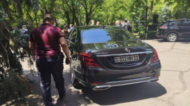 ԱԱԾ-ականները հենց ԱԺ բակից տարան Գագիկ Ծառուկյանին 