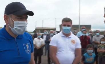 Փաշինյանը ծանոթանում է Լճաշենի մանկապարտեզի նորոգման աշխատանքների ընթացքին