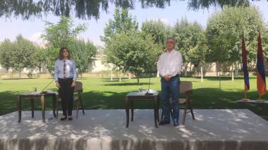 Սերժ Սարգսյանն ասուլիսը սկսեց ապրիլյան քառօրյայի զոհերի հիշատակը հարգելով