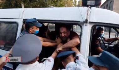 Ոստիկանները թույլ չտվեցին այրել Սորոսին