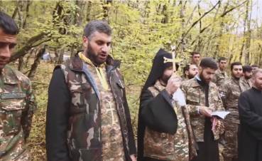 Արցախում մարտից առաջ զինվորները մկրտվում են