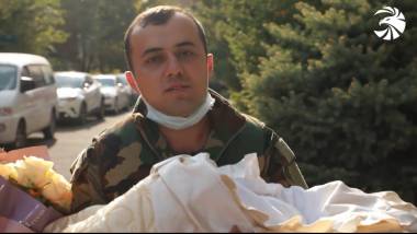 Ռազմաճակտից վերադարձած հոր ու նորածին դստեր առաջին հանդիպումը