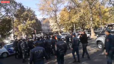 Ոստիկանությունն ուժ է կիրառում