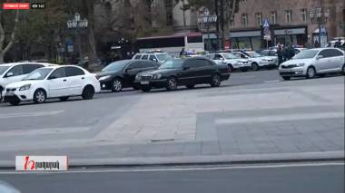 ՈՒՂԻՂ. Սամվել Բաբայանը կառավարության շենքում է, ՊՆ նախարարի մեքենան ևս այստեղ է