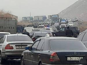 Քաղաքացիները փակել են Գյումրի-Բավրա ճանապարհը՝ Նիկոլ Փաշինյանի հրաժարականի պահանջով