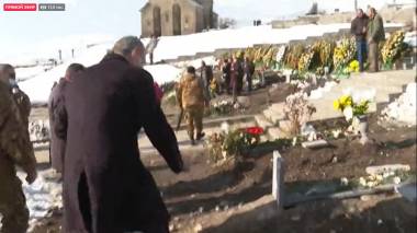 Փաշինյանը Սիսիանի քաղաքային պանթեոնում հարգանքի տուրք է մատուցում հերոսների հիշատակին