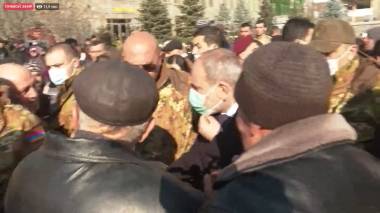 «Ես գիտեմ՝ շատ հարցերում մեղավոր եմ». Նիկոլ Փաշինյանի հանդիպումը Սիսիանի բնակչության հետ