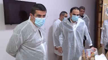 Արցախի նախագահը և փոխվարչապետ Տիգրան Ավինյանը այցելել են  6 հերոս ժամկետային զինծառայողներին