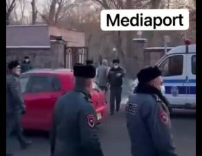 Ինչպես են քաղաքացիները ձվերով հարվածում Անդրանիկ Քոչարյանին