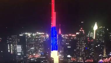 Դուբայի Բուրջ Խալիֆան լուսավորվել է հայատառ շնորհավորանքով ու եռագույնով