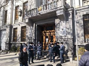 Վահան Բադասյանին ազատ արձակելու պահանջով ակցիա՝ դատախազության մոտ