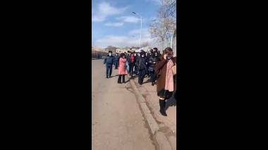 Աբովյանի թիվ 1 ավագ դպրոցի անձնակազմը քայլերթ է անում