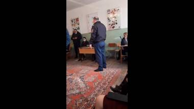 Աբովյանի թիվ 1 դպրոցում կրքերը չեն հանդարտվում