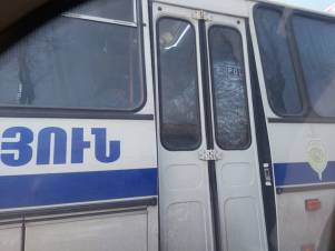 Տասնյակ ավտոբուսներով ոստիկաններ են տեղափոխում