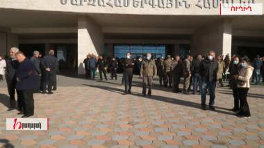 Կոմանդոսի հոգեհանգստի արարողությունը. Ուղիղ