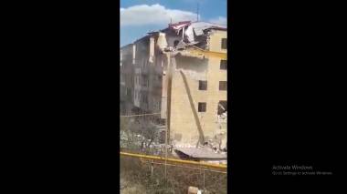 Ադրբեջանցիները Շուշիում շենք են քանդում