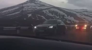 Վարչապետի 8 մեքենայից բաղկացած շարասյունը՝ Սյունիք գնալիս