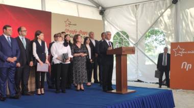 Սերժ Սարգսյանն ասաց` ինչու է ինքը դաշինք կազմում իրեն հետապնդած Վանեցյանի հետ