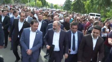Նիկոլ Փաշինյանի գլխավորությամբ Վանաձորում երթ է մեկնարկել 