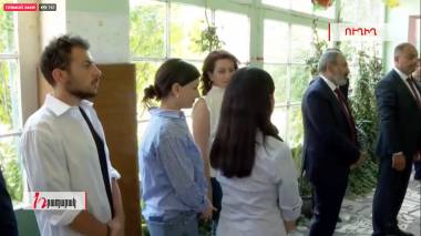 Ուղիղ. Փաշինյանն ընտանիքի հետ եկել է քվեարկության