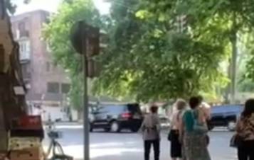 Նիկոլ Փաշինյանի շարասյունը ուղևորվում է Խաչատուր Սուքիասյանի առանձնատուն