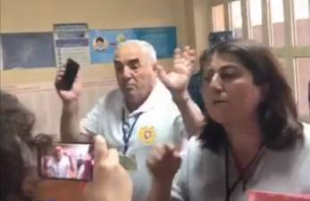 ՔՊ-ական հանձնաժողովի նախագահը  խոչընդոտում է ՀԱԿ-ի վստահված անձի ներկայությունը տեղամասում