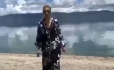 Արզաքանցյանը կնոջ հետ մաքրել է Սեւանի ափերից մեկը