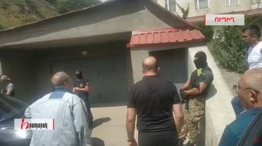 Խուզարկում են Քաջարանի համայնքապետ Մանվել Փարամազյանի բնակարանը. ուղիղ