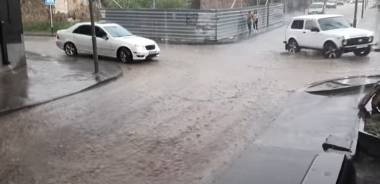 Անձրևից հետո Գյումրու փողոցներն անանցանելի են