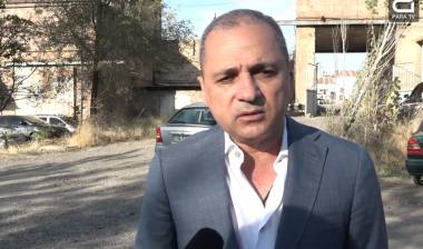 Արմեն Չարչյանի տեսքը մտահոգիչ է, անընդունելի է նրան կալանավայրում պահելը. Վահե Հակոբյան