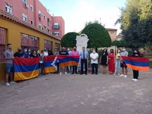 Մոմավառություն և խնկարկում`անմահների հիշատակին