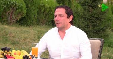 Մեկ ամիս առաջ, Հայկոյի տված հարցազրույցն ու կենդանի կատարումը