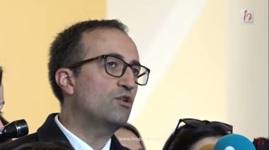 Իսկ Արսեն Թորոսյանը կարծում էր, որ «ընդհանրապես իմաստ չունի բաց տարածքներում դիմակ կրել»