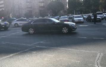 Կանգնեցնել երթևեկությունը, Փաշինյանն է անցնում