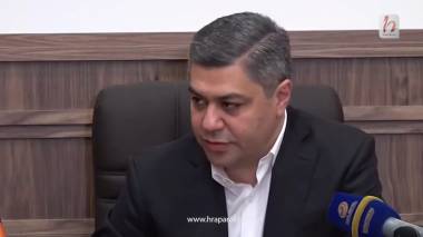 Վեշերդ հավաքի՛, թո՛ղ, գնա, երկիրը փրկենք․ սաղ ասեցին՝ այ ընկեր, արի օգնենք, երկիրդ խելքի բեր, չուզեց