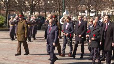 Փաշինյանը Մոսկվայի Ալեքսանդրի այգում հարգանքի տուրք է մատուցել Անհայտ զինվորի հիշատակին