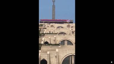 Արցախի հսկայական դրոշը՝ Կասկադում