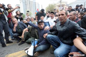 Ինչպես են փորձում բերման ենթարկել ԱԺ պատգամավոր Աղվան Վարդանյանին