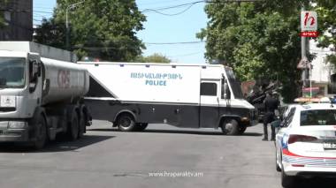 Զոհված զինծառայողների ծնողները փողոց են փակել. դատախազը դատին չի ներկայացել. ուղիղ