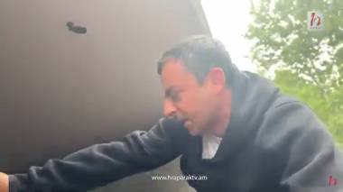 Իշխան Սաղաթելյանը «հայտնվեց» ոստիկանների ուսերին