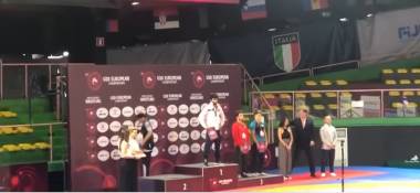 Հայկ Պապիկյանին պարտված ադրբեջանցին Հայաստանի օրհներգի ժամանակ իջել է պատվո հարթակից և որակազրկվել