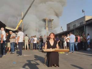 Անհայտ երաժիշտը «Սուրմալու»-ի ֆոնին քանոն է նվագում (տեսանյութ)