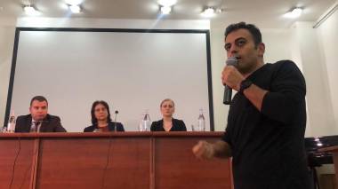 И всё таки, ինչո՞վ էր զբաղված նախարարը, որ չի եկել Բրյուսով