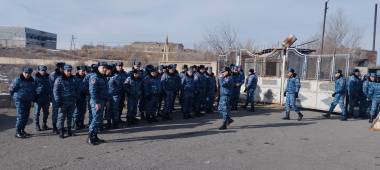 Ուղիղ․ ՊՆ նախկին մասնաշենքից հանում են բնակիչներին