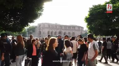 Զոհված զինծառայողների ծնողները անժամկետ նստացույց են սկսում Հանրապետության հրապարակում