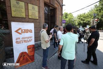 #Ուղիղ. «Հայաքվե»-ի ստորագրահավաքը՝ Կենտրոնի թաղապետարանում