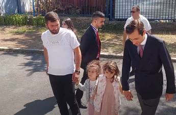 Դավիթ Խաժակյանը դստեր հետ էր եկել ընտրության 