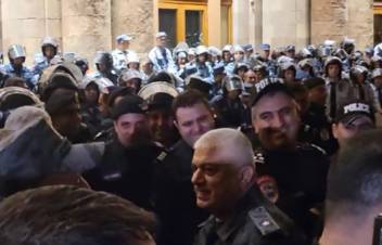 Ես ձեր ցավը տանեմ, այ ըտենց, ապրեք. ոստիկանապետը ոստիկաններին