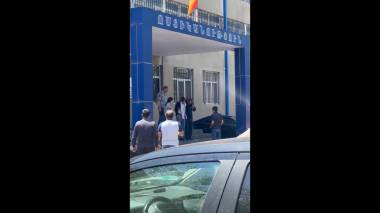 Ոստիկանների կողմից ծեծվածին տեղափոխում են հիվանդանոց