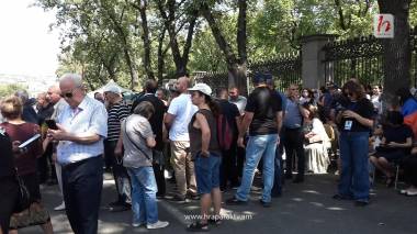 #Ուղիղ. Ժողովուրդը հավաքվում է ԱԺ-ի մոտ. ինչ է կատարվում այս պահին